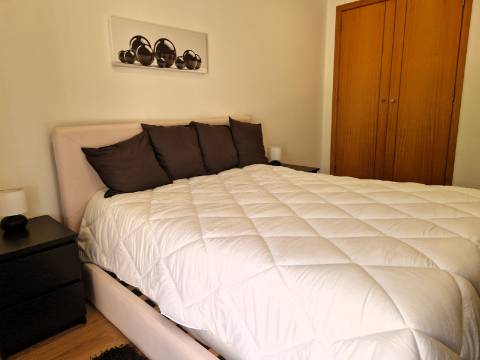 Moradia com terraço, varandas e garagem perto de Tavira