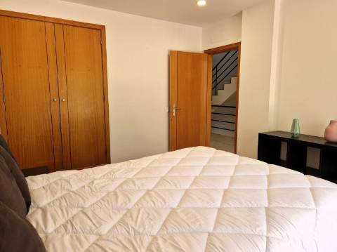 Moradia com terraço, varandas e garagem perto de Tavira