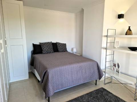 Moradia com terraço, varandas e garagem perto de Tavira