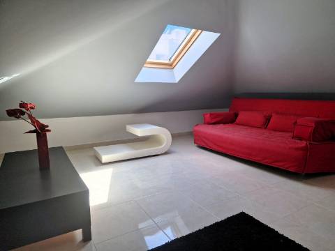 Moradia com terraço, varandas e garagem perto de Tavira