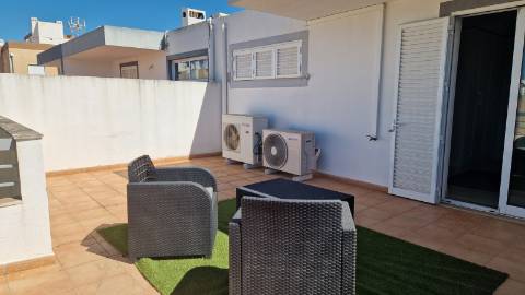 Moradia com terraço, varandas e garagem perto de Tavira