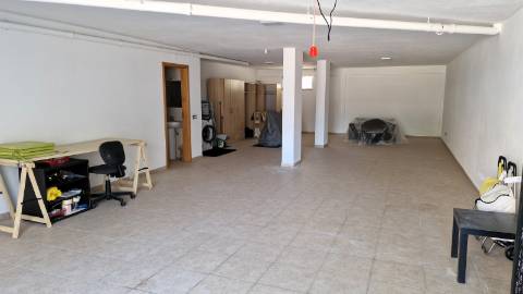 Moradia com terraço, varandas e garagem perto de Tavira