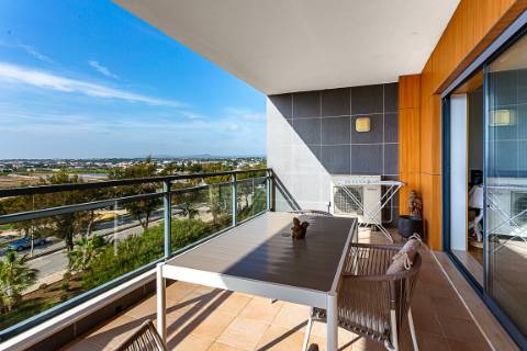 Apartamento T3 em Olhão com vistas incríveis e piscina comum