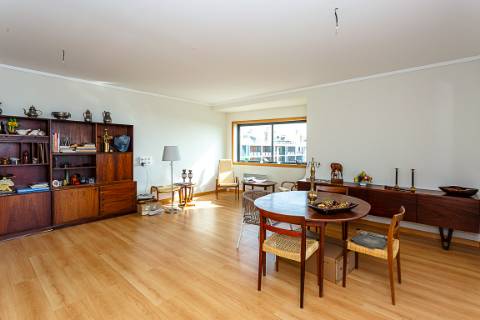 Apartamento T3 em Olhão com vistas incríveis e piscina comum