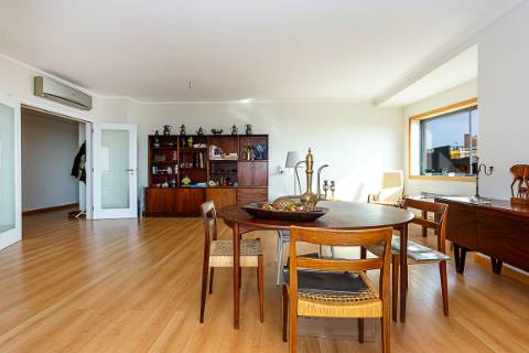 Apartamento T3 em Olhão com vistas incríveis e piscina comum