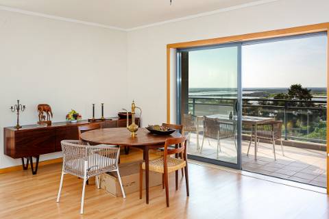 Apartamento T3 em Olhão com vistas incríveis e piscina comum