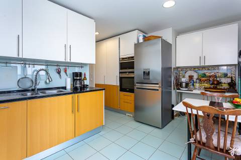 Apartamento T3 em Olhão com vistas incríveis e piscina comum