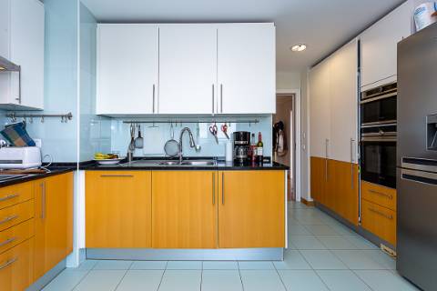 Apartamento T3 em Olhão com vistas incríveis e piscina comum