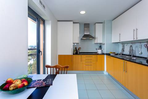 Apartamento T3 em Olhão com vistas incríveis e piscina comum