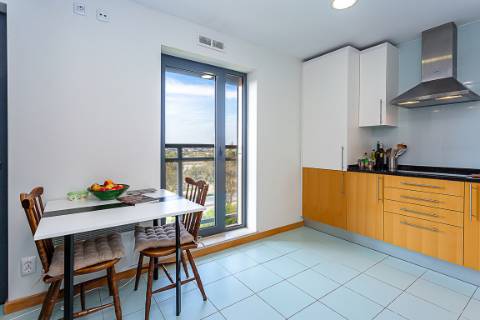 Apartamento T3 em Olhão com vistas incríveis e piscina comum