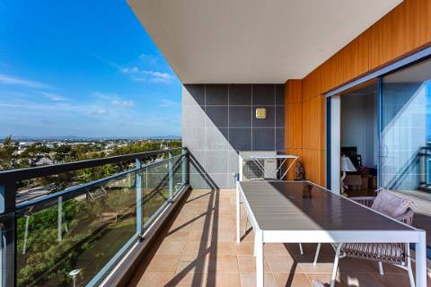 Apartamento T3 em Olhão com vistas incríveis e piscina comum