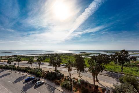 Apartamento T3 em Olhão com vistas incríveis e piscina comum