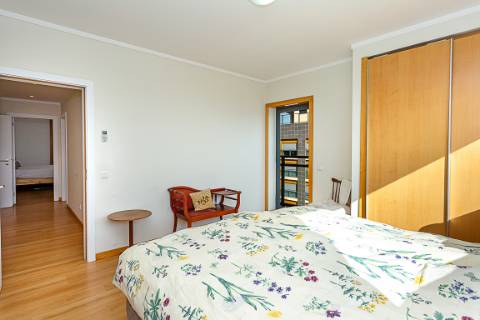 Apartamento T3 em Olhão com vistas incríveis e piscina comum