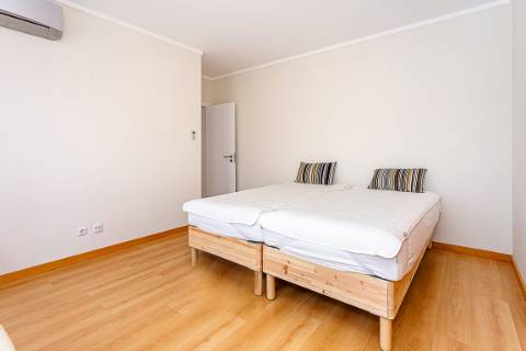 Apartamento T3 em Olhão com vistas incríveis e piscina comum