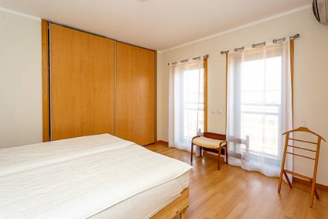 Apartamento T3 em Olhão com vistas incríveis e piscina comum