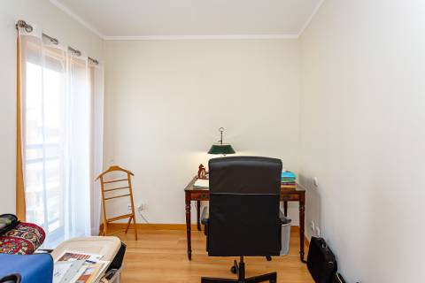 Apartamento T3 em Olhão com vistas incríveis e piscina comum