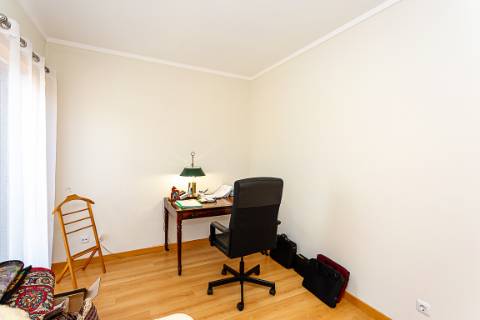 Apartamento T3 em Olhão com vistas incríveis e piscina comum