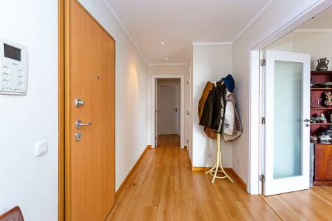 Apartamento T3 em Olhão com vistas incríveis e piscina comum