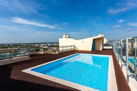 Apartamento T3 em Olhão com vistas incríveis e piscina comum