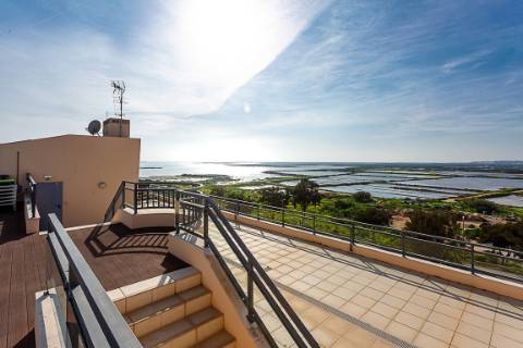 Apartamento T3 em Olhão com vistas incríveis e piscina comum