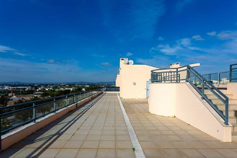 Apartamento T3 em Olhão com vistas incríveis e piscina comum