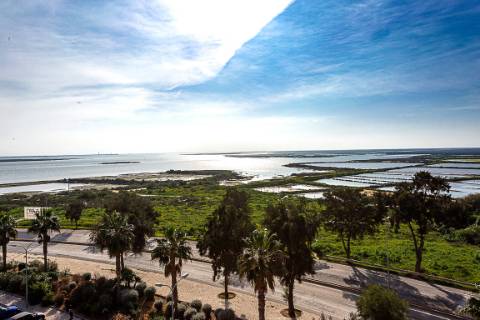 Apartamento T3 em Olhão com vistas incríveis e piscina comum