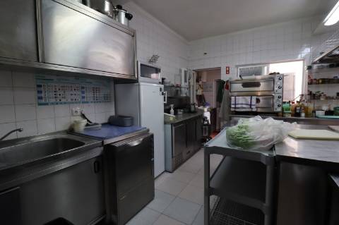 Restaurante com esplanada no centro de Cabanas de Tavira.
