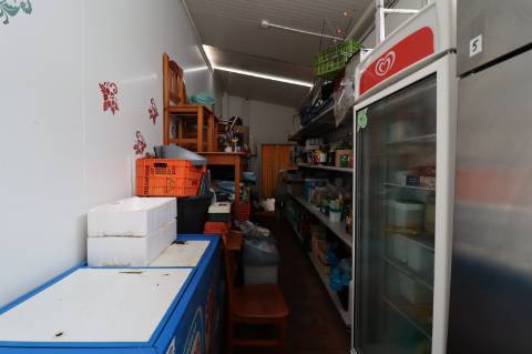 Restaurante com esplanada no centro de Cabanas de Tavira.
