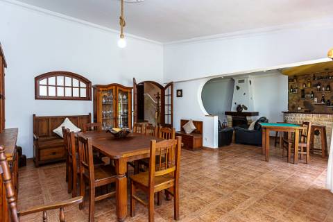 Moradia tradicional, com anexos e tanque em plena Ria Formosa, entre a Fuzeta e Tavira