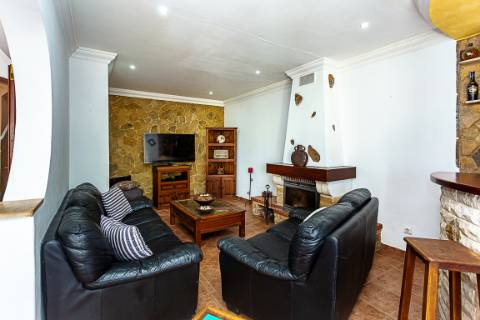 Moradia tradicional, com anexos e tanque em plena Ria Formosa, entre a Fuzeta e Tavira