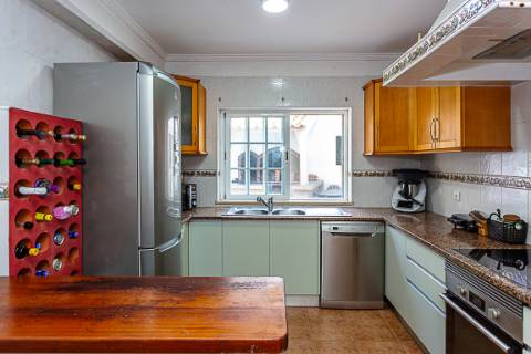 Moradia tradicional, com anexos e tanque em plena Ria Formosa, entre a Fuzeta e Tavira