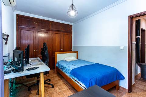 Moradia tradicional, com anexos e tanque em plena Ria Formosa, entre a Fuzeta e Tavira