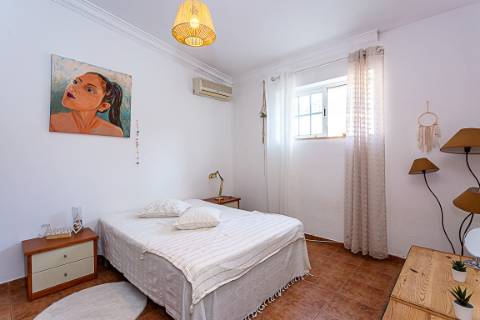 Moradia tradicional, com anexos e tanque em plena Ria Formosa, entre a Fuzeta e Tavira