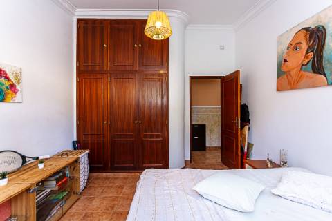 Moradia tradicional, com anexos e tanque em plena Ria Formosa, entre a Fuzeta e Tavira