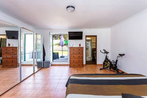 Moradia tradicional, com anexos e tanque em plena Ria Formosa, entre a Fuzeta e Tavira