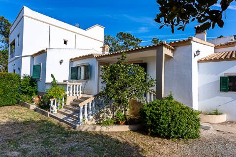 Moradia tradicional, com anexos e tanque em plena Ria Formosa, entre a Fuzeta e Tavira