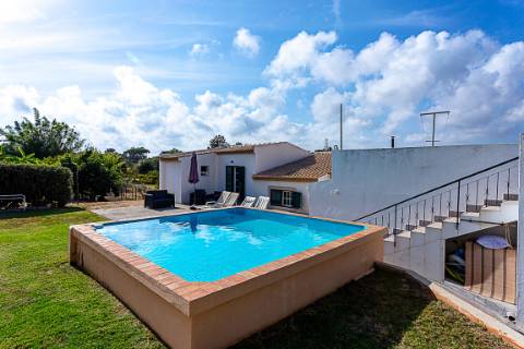 Moradia tradicional, com anexos e tanque em plena Ria Formosa, entre a Fuzeta e Tavira