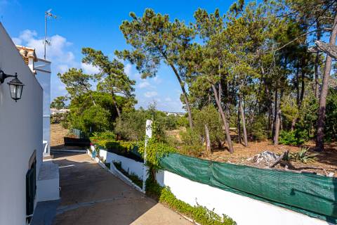 Moradia tradicional, com anexos e tanque em plena Ria Formosa, entre a Fuzeta e Tavira