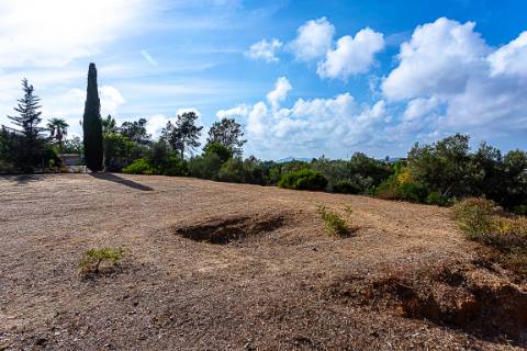 Moradia tradicional, com anexos e tanque em plena Ria Formosa, entre a Fuzeta e Tavira