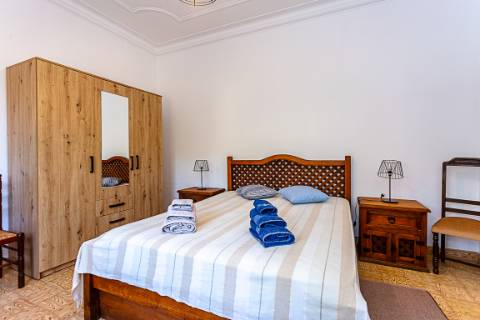 Moradia tradicional, com anexos e tanque em plena Ria Formosa, entre a Fuzeta e Tavira