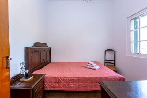 Moradia tradicional, com anexos e tanque em plena Ria Formosa, entre a Fuzeta e Tavira