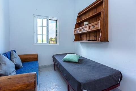 Moradia tradicional, com anexos e tanque em plena Ria Formosa, entre a Fuzeta e Tavira