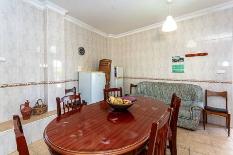 Moradia tradicional, com anexos e tanque em plena Ria Formosa, entre a Fuzeta e Tavira