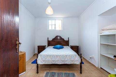 Moradia tradicional, com anexos e tanque em plena Ria Formosa, entre a Fuzeta e Tavira