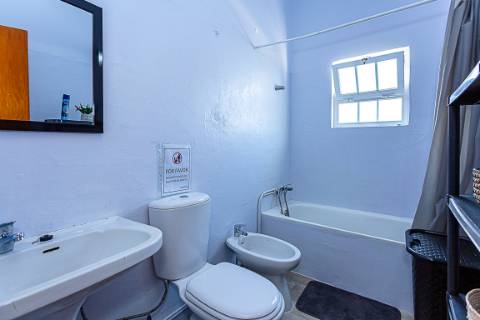 Moradia tradicional, com anexos e tanque em plena Ria Formosa, entre a Fuzeta e Tavira