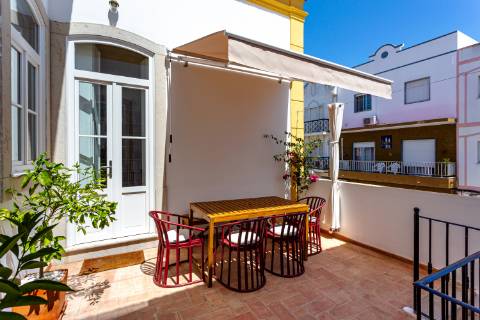 Moradia com lofts independentes, no centro de Tavira