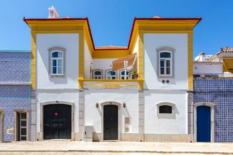 Moradia com lofts independentes, no centro de Tavira