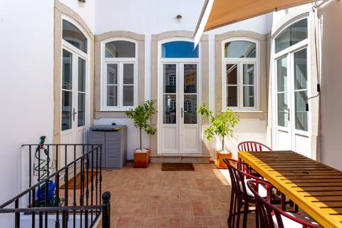 Moradia com lofts independentes, no centro de Tavira