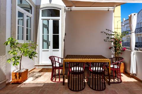 Moradia com lofts independentes, no centro de Tavira