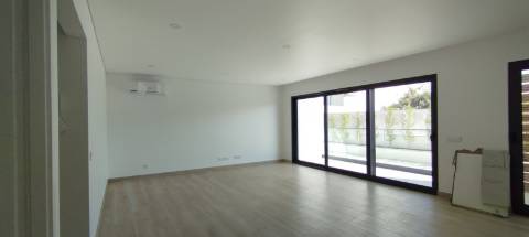 T2 com varanda, garagem dupla e acabamentos modernos em Cabanas de Tavira